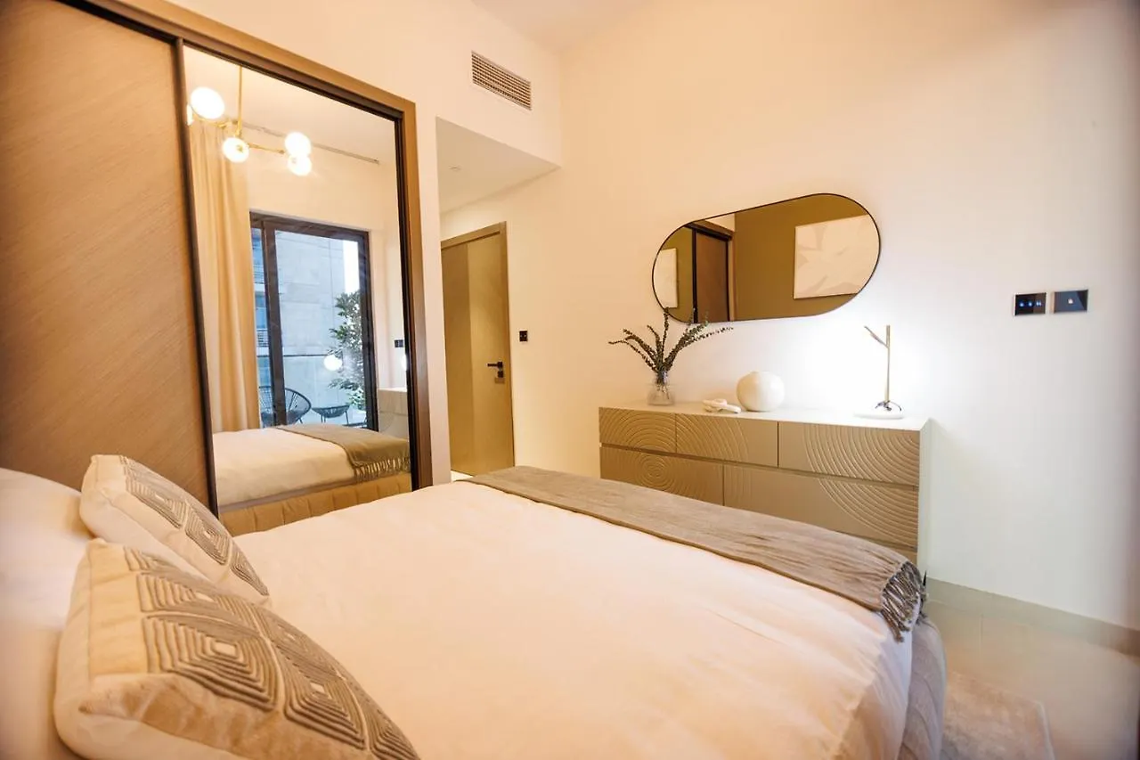 Luxury Binghatti Canal View Apt In Business Bay Dubai