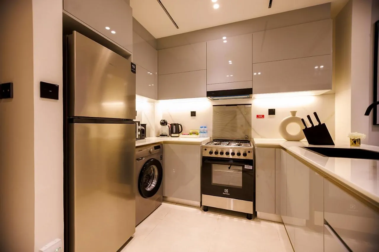Luxury Binghatti Canal View Apt In Business Bay 두바이 아파트