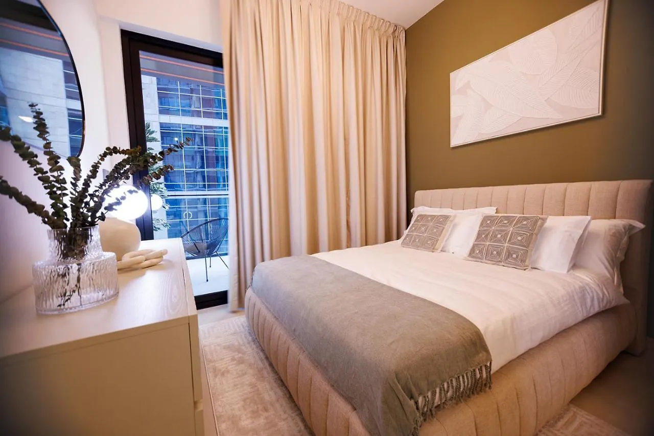 Luxury Binghatti Canal View Apt In Business Bay 두바이 0*,