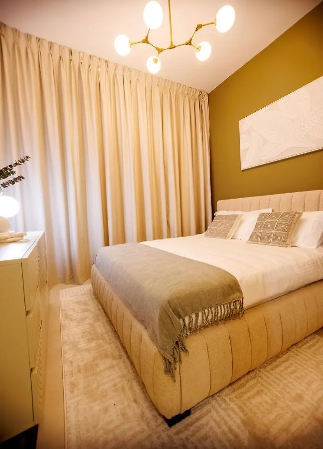 Luxury Binghatti Canal View Apt In Business Bay 두바이