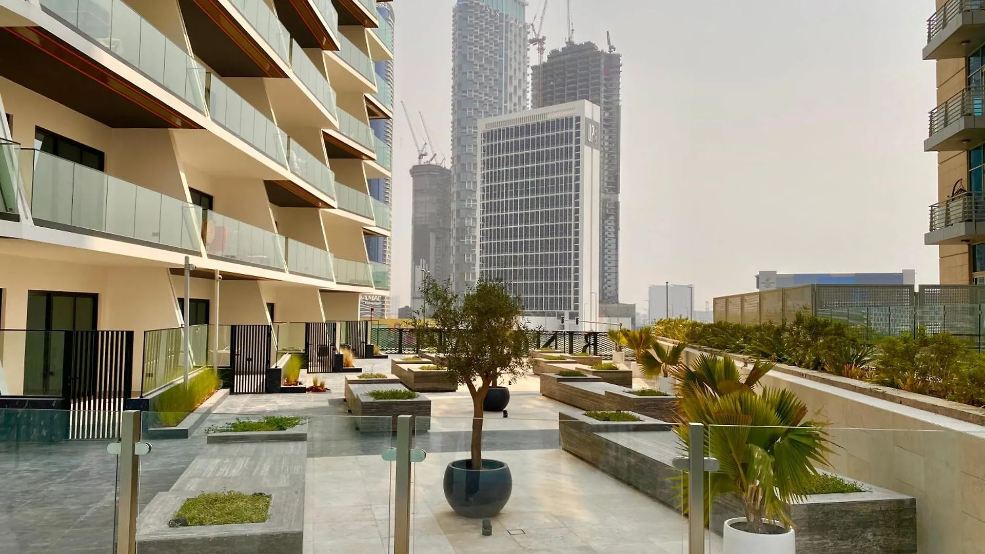 Luxury Binghatti Canal View Apt In Business Bay 두바이 아랍에미리트