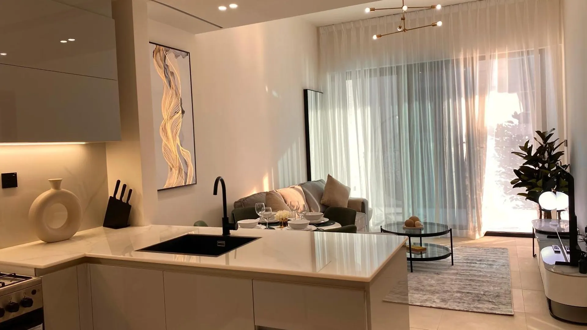 Luxury Binghatti Canal View Apt In Business Bay 두바이 아파트